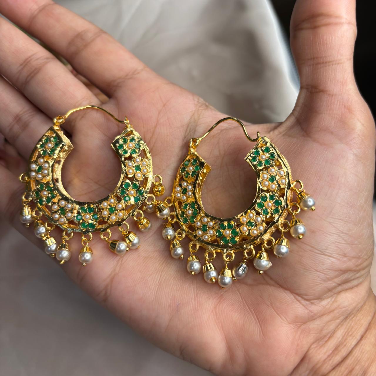 Jadau two sided emerald hoops balis in gold plating
