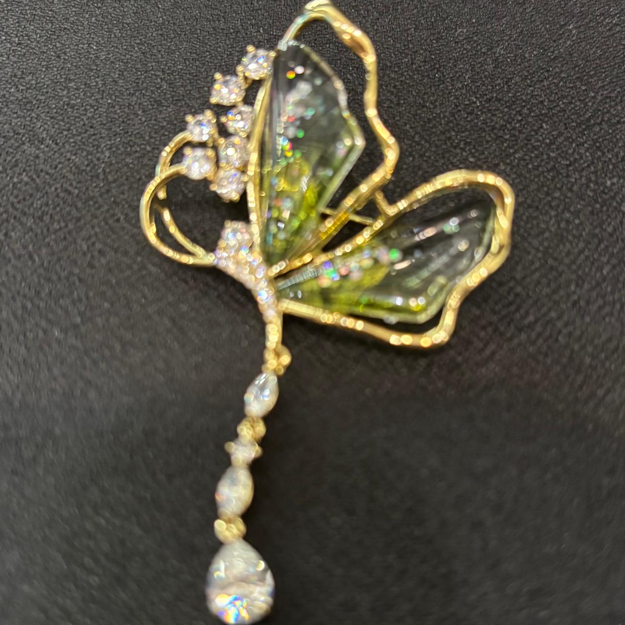 Soft green butterfly brooch with sparkling diamond-look cubic zirconia stones and elegant crystal drop.
