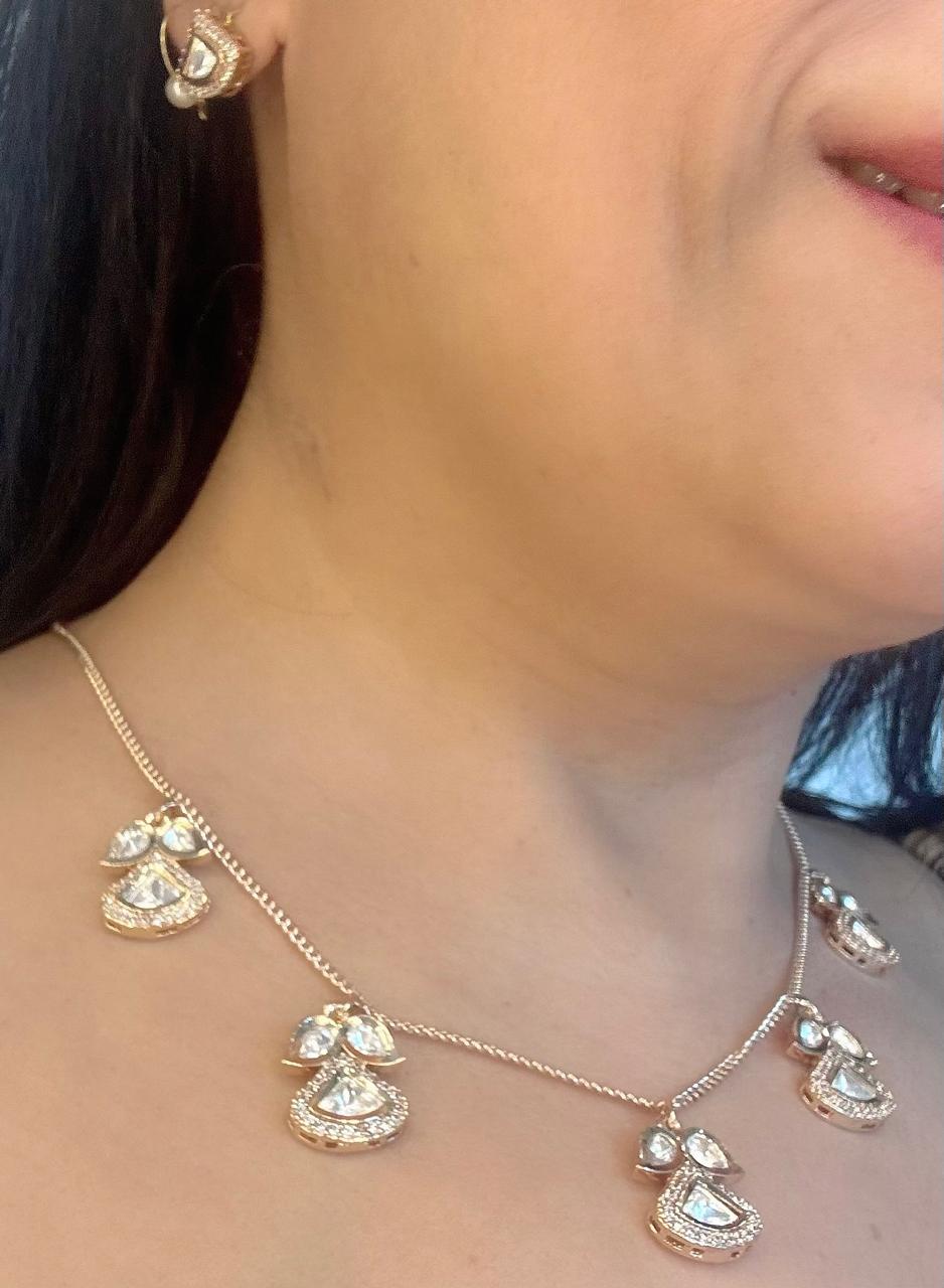 dianty kundan and american diamond set in gold